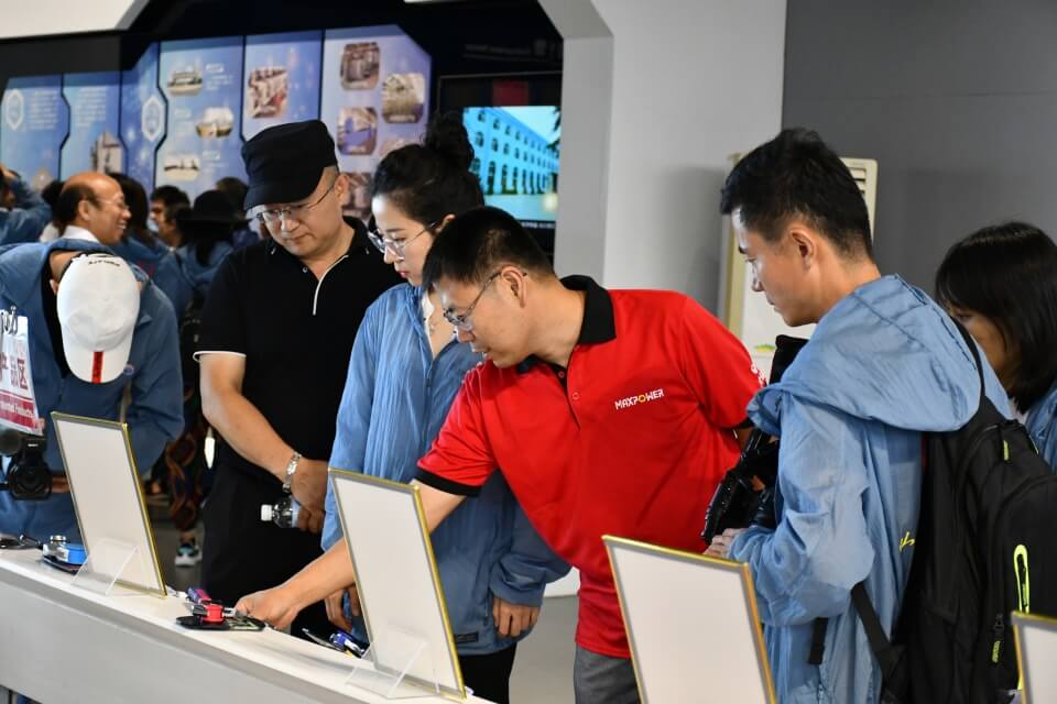 "全國百名主播、記者融媒體聯(lián)合采訪團(tuán)”走進(jìn)威力工具(圖3)