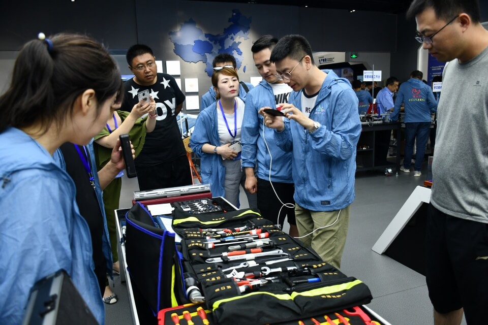 "全國百名主播、記者融媒體聯(lián)合采訪團(tuán)”走進(jìn)威力工具(圖6)