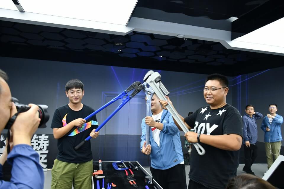 "全國百名主播、記者融媒體聯(lián)合采訪團(tuán)”走進(jìn)威力工具(圖7)