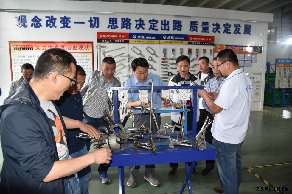 甘肅、青海優(yōu)秀經(jīng)銷商蒞臨威力集團(tuán)參觀考察(圖4)