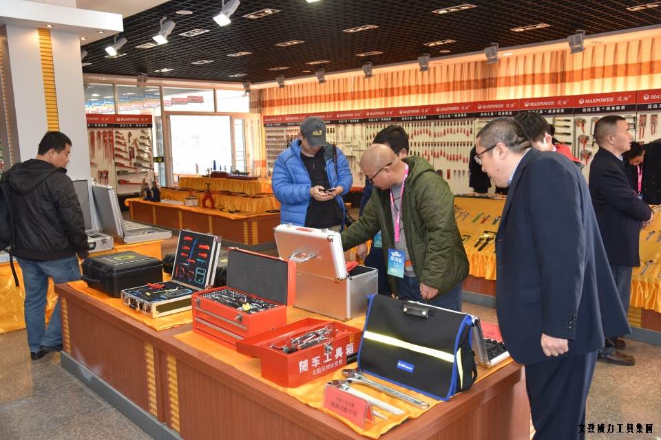 山東網(wǎng)記者采訪團(tuán)_07.JPG “工匠精神 山東制造”全媒體采訪團(tuán)蒞臨威力工具(圖20)