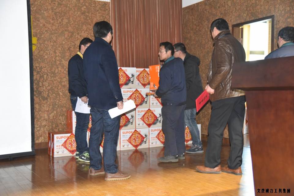 年終總結(jié)_27.JPG 文登威力工具集團(tuán)2016年度總結(jié)表彰大會(huì)順利召開(kāi)(圖20)